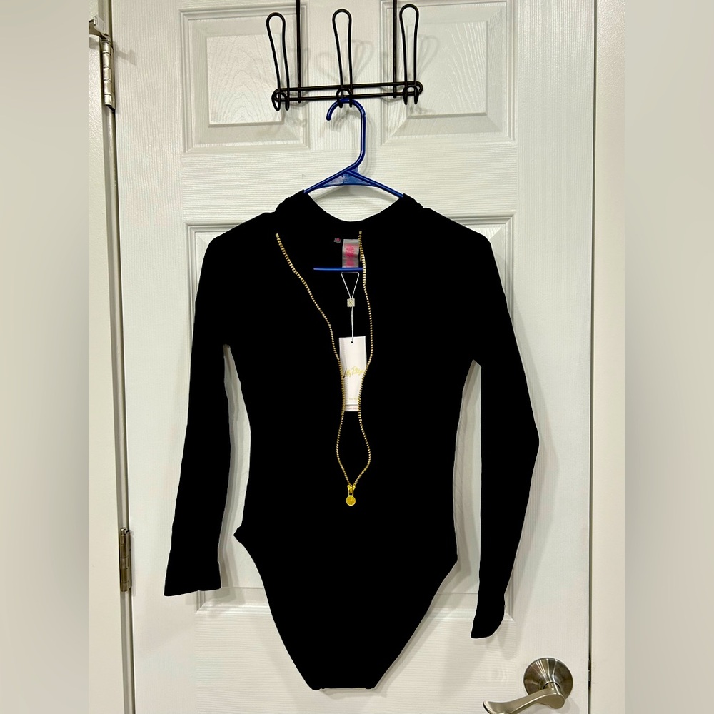 NEVER WORN NWT Lilly Pulitzer women’s rashguard swimsuit in black, size 8